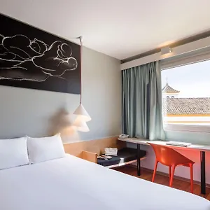  Hotel Ibis